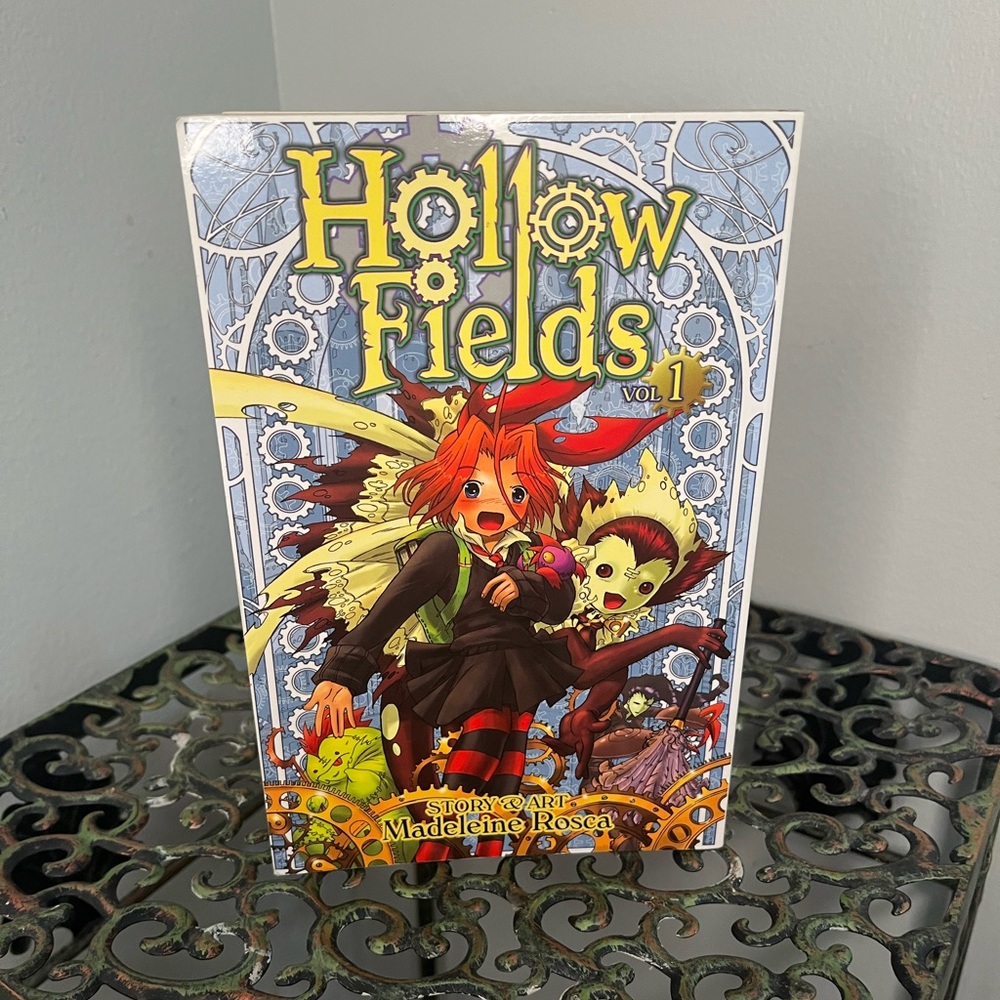 📘 3 for $20 Manga DEAL! 📘
Sevens Seas “ Hollow Feilds “ by Madeleine Rosca #1